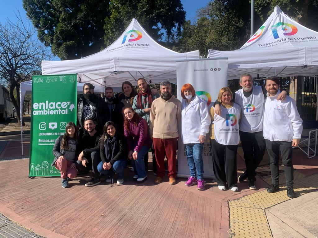 https://defensoria.org.ar/wp-content/uploads/2022/07/07-05-pozzali-ambiente-liniers-plasticos.jpeg