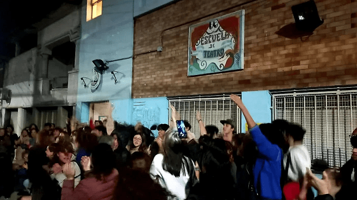 Denuncias y protestas en escuelas de la Comuna 9