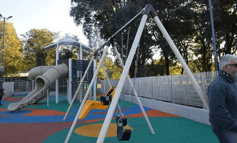 Ya funciona el Patio de Juegos Avenida Lacarra en Parque Avellaneda
