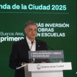 Educación: anuncio de obras y críticas por suspensión de material de la ESI