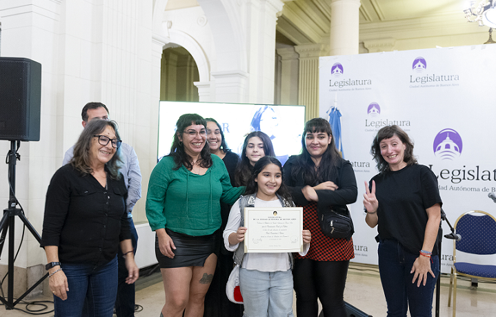 Reconocimiento a la radio 7 Eskinas del barrio de Mataderos