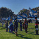 Promesa a la bandera en el estadio de Nueva Chicago