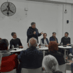 Autoridades del Gobierno de la Ciudad frente a vecinas y vecinos